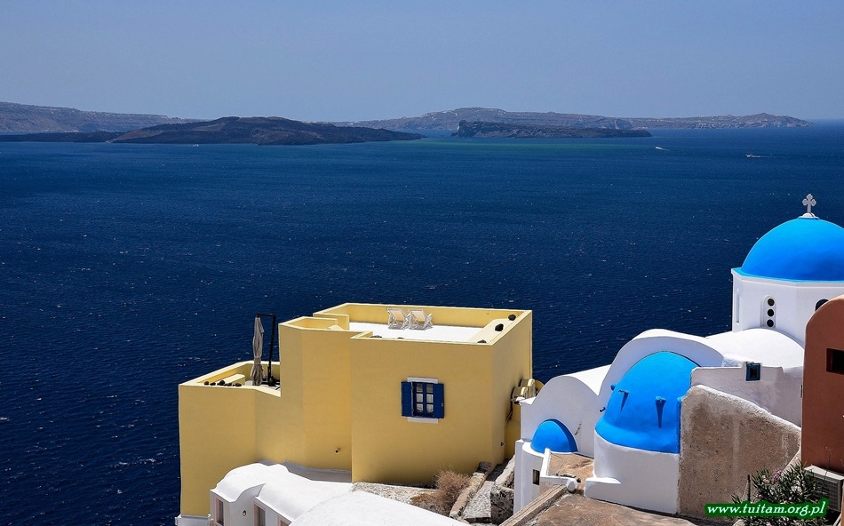 Oia na Santorini – białe domy nad kalderą