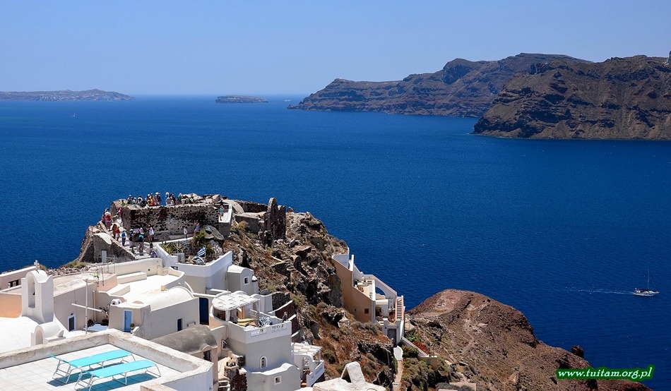 Oia Santorini – charakterystyczne białe domy i widok na morze