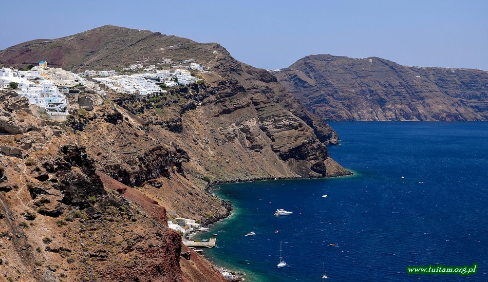 Thira na Santorini – białe domy na stromym zboczu kaldery