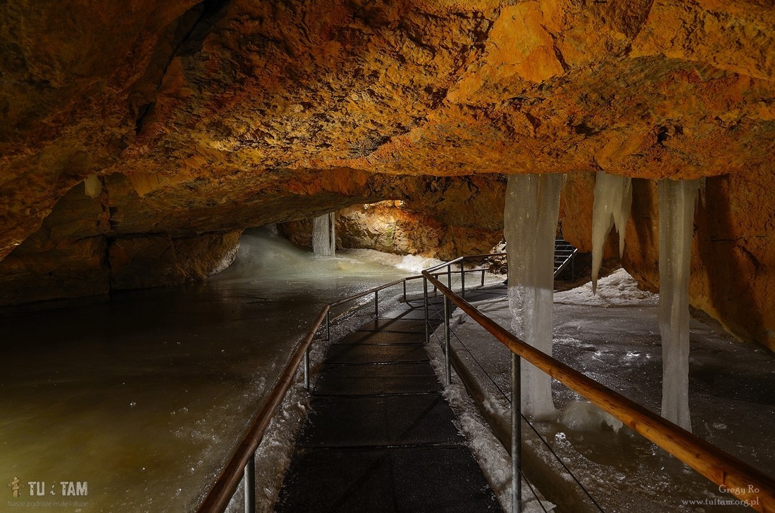 Krippenstein ice cave