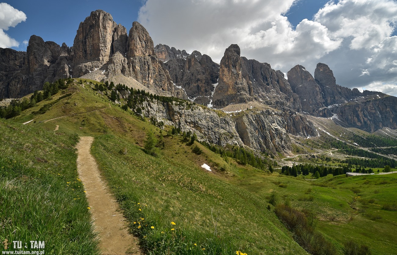 Passo Giau – widok na górskie szczyty Dolomitów