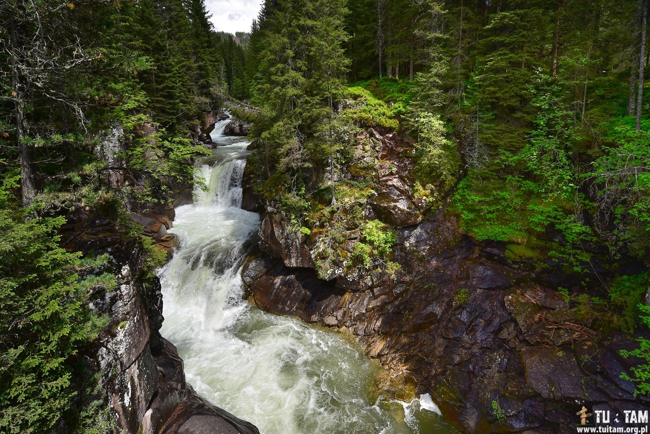 Sentiero Marciò – szlak nad wodospadami w Dolomitach