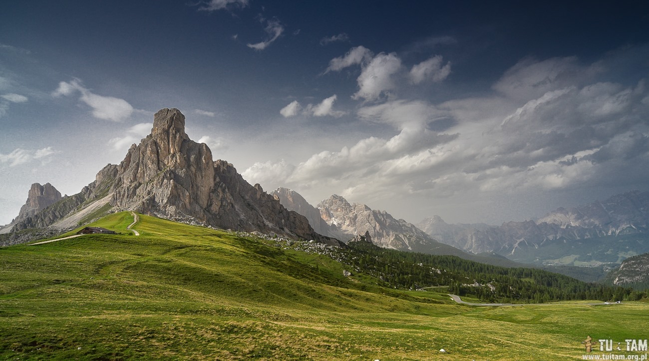 Passo Giau – widok na górskie szczyty Dolomitów