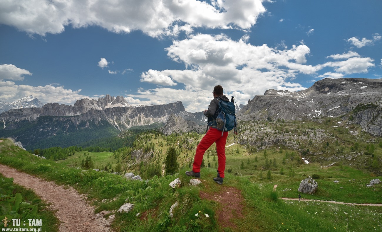 Trekking pod Cinque Torri w Dolomitach